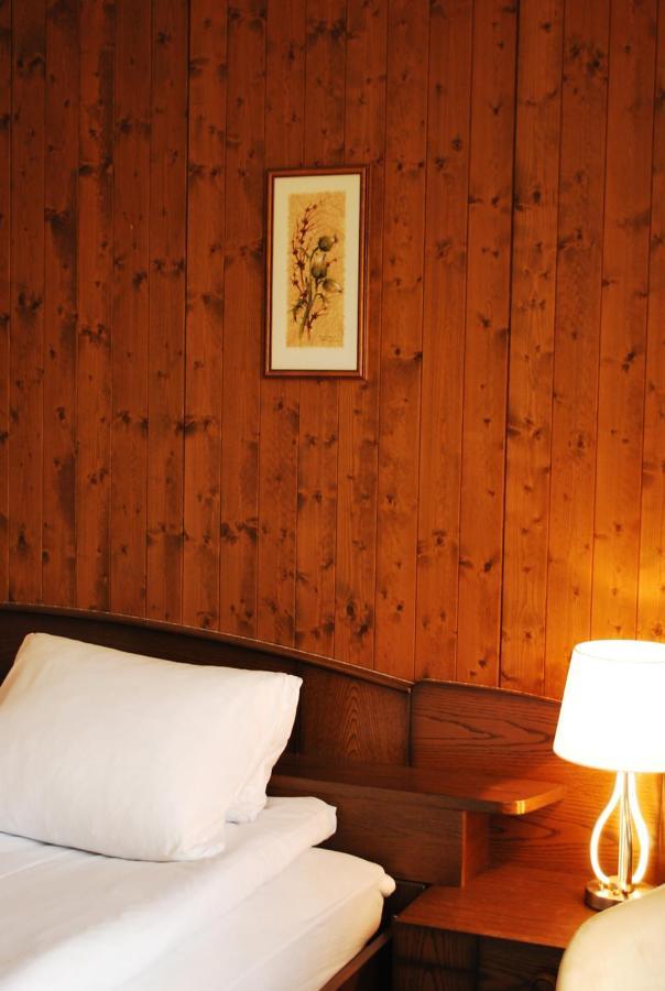 Rooms With Private Bathrooms Saas im Prattigau Eksteriør bilde