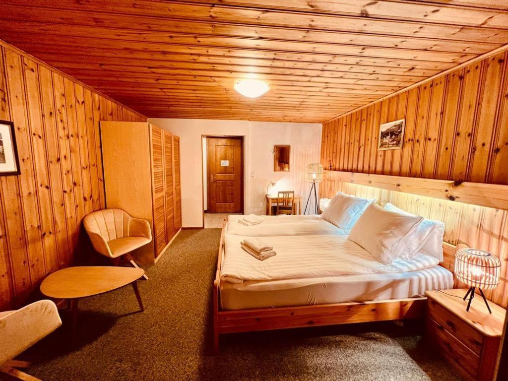 Rooms With Private Bathrooms Saas im Prattigau Eksteriør bilde